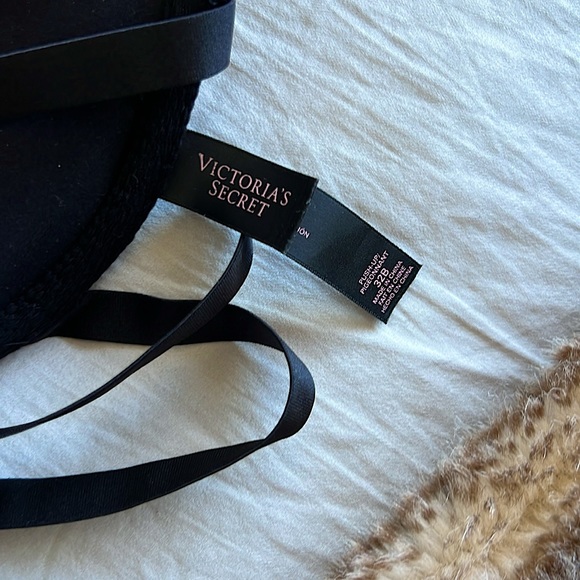 Victoria’s Secret Push-Up Bra - Picture 6 of 13